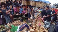 Tari Baris Memedi di Desa Jatiluwih, Tabanan, dipercaya dapat mengantarkan roh yang hendak diupacarai saat ngaben menuju surga.